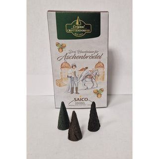 Die Räucherkerzen wurden speziell für das DEFA-Märchen original in Crottendorf hergestellt. Auf der Verpackung ist der Prinz mit einem 
Schuh, die Prinzessin zu Pferd, die Haselnüsse und das Schloss im Hintergrund gedruckt.
Die Räucherkerzen geben durch den besinnlichen Duft der Weihnachtszeit eine besondere Note. Bild 4.