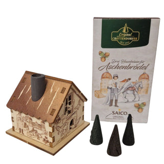 Aus unserer neuen Kollektion. Das Set besteht aus einem kleinen hölzernem Räucherhaus mit verschiedenen DEFA-Aschenbrödel-Motiven auf allen Seiten. 
Passend dazu bekommen Sie eine Packung mit 24 Räucherkerzen, um das winterliche Aroma zu genießen. Bild 1.