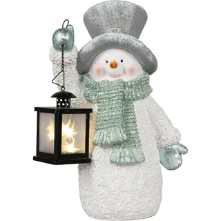 Großer dekorativer Schneemann mit grauem Zylinder und grünem Schal, hält eine leuchtende schwarze LED-Laterne in der rechten Hand. Höhe ca. 37 cm, mit Timerfunktion.
