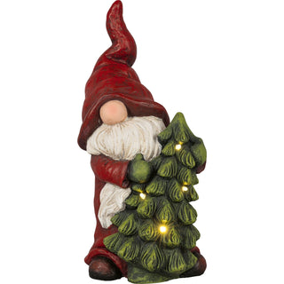 XL Zwerg-Figur mit rotem Mantel und Mütze, weißem Bart, hält einen beleuchteten grünen LED-Weihnachtsbaum, 40 cm hoch, mit Timerfunktion, batteriebetrieben.