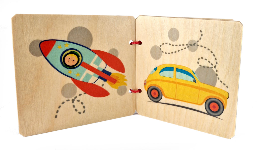 Bilderbuch aus Holz mit Rakete und Auto