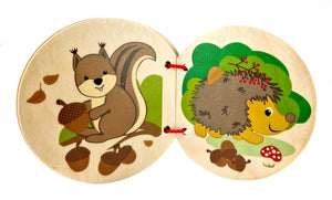 Bilderbuch aus Holz mit Eichhörnchen und Igel