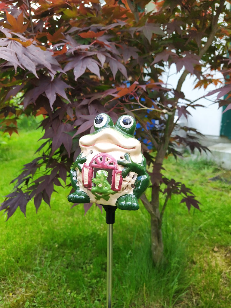 Gartenstecker saico-seiffen als Keramik-Frosch mit Figur– solarbetriebener LED