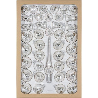 Weihnachtsbaumschmuck 39-teilig in Eislack-Silber. Das Set besteht aus mundgeblasenem und handdekoriertem Glas, was für höchste Qualität und Handwerkskunst steht. Der Lieferumfang umfasst eine Spitze von 26 cm, sechs Glocken à 6 cm, zehn Kugeln à 5 cm, zwölf Kugeln à 6 cm und zehn Kugeln à 7 cm.