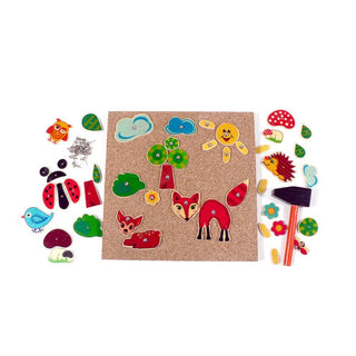 Buntes Hammerspiel aus Holz und Kork mit vielen Tier- und Natur-Motiven