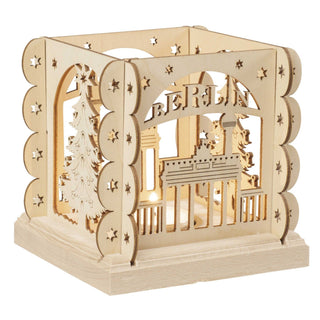 Diese kleine Laterne ist in 6 verschiedenen Motiven erhältlich. Als Thema ist Berlin zur Weihnachtszeit verarbeitet. Ein festlich geschmückter Weihnachtsbaum und das Brandenburger Tor mit dem Fernsehturm ist hier dargestellt. Bild 5.