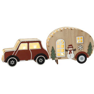 LED Caravan. Das kleine, beleuchtete Auto in rot, zieht den weihnachtlich gestalteten Caravan. Auf dem Caravan ist der Schneemann mit Weihnachtsbäumchen abgebildet. Auch der Caravan ist beleuchtet. 