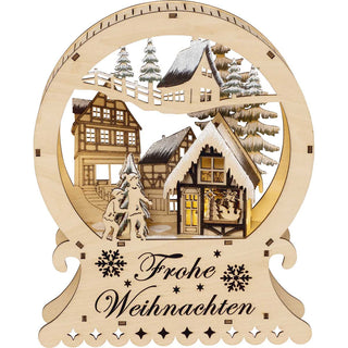 LED Diorama "Frohe Weihnachten". Das Diorama hat die Form einer Schneekugel. In dem Diorama befindet sich ein Weihnachtsdorf mit Kindern. Die Landschaft ist beschneit. Auf dem Sockel sind zwei Schneeflocken und es steht "Frohe Weihnachten" geschrieben._1
