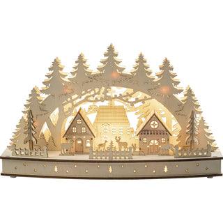 Hier ist ein LED-Lichterbogen unter dem Motto "Rehe vor dem Dorf" abgebildet. Der naturfarbene Bogen ist aus Holz. Das kleine Dorf im Hintergrund leuchtet idyllisch im 3D Effekt. Die Waldtiere fühlen sich wohl auf den Feldern vor dem Dorf. Mehrere Tannenbäumchen umranden den Bogen. Beleuchtet bringt der Bogen viel Gemütlichkeit besonders zur kalten Zeit.