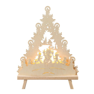 In originaler erzgebirgischer Herstellung ist diese Standleuchte aus Holz entstanden. Das Motiv zeigt spielende Kinder in einer schönen Winterlandschaft. Es wird gerodelt, gelacht und ein Schneemann gebaut. Sieben Kerzenlichter-Silhouetten umranden den Bogen. Unter Beleuchtung wirkt das Motiv lebendig.