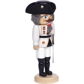 Hier ist der weiße General-Nussknacker seitlich abgebildet. Bild 3.