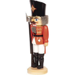 Der rote Nussknacker Soldat ist hier im Seitenprofil zu sehen. Bild 5.