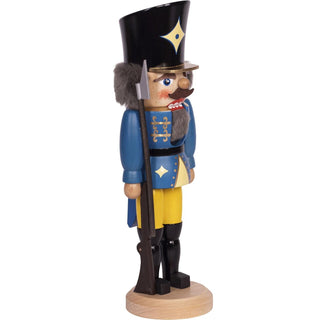 Im seitlichen Profil ist hier der blaue Nussknacker Soldat abgebildet. Bild 9.