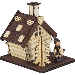 Räucherhaus Hänsel vor dem Knusperhaus