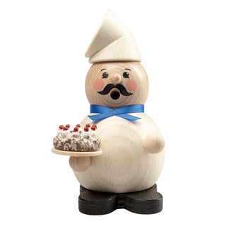 Der 12cm-große helle Konditor präsentiert seine Torte. Das Räuchermännchen hebt man von den Füßen ab, um eine Räucherkerze abzulegen. Damit hat man zusätzlich einen besinnlichen Weihnachtsduft im Raum.