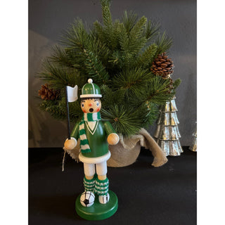 22 cm hohes Räuchermännchen Fußballer in grün mit weißen Accesoirs