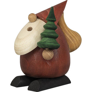 Der ca. 11cm-große wohlgeformte Weihnachtsmann aus Holz trägt einen grünen Weihnachtsbaum in der Hand. Zur Mundöffnung aus dem weißen Bart kommt der Dampf heraus. Die Stiefel sind schwarz, die Kleidung ist rot und die Nase, der Rucksack und auch die Hände sind naturfarben. Die Figur hebt man von den Füßen ab, um eine Räucherkerze abzulegen. Damit hat man zusätzlich einen besinnlichen Weihnachtsduft im Raum. Diese Figur ist in verschiedenen Motiven erhältlich. Bild 4.