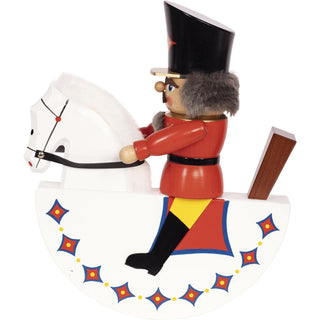 Seitlich dargestellt ist hier, das rote Reiterlein. Bild 2.