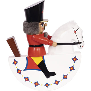 Das rote Reiterlein ist hier im Seitenprofil dargestellt. Bild 3.