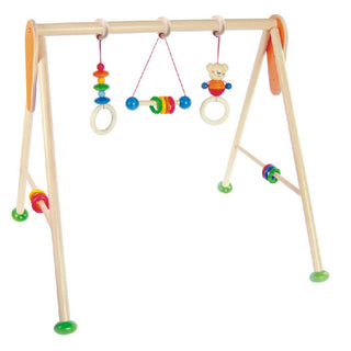 Spielbogen aus Holz mit bunten Farben und vielen Spielereien zum greifen