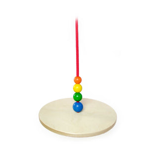 Tellerschaukel mit einer Sitzfläche von 30 cm Durchmesser, farbigen Holzkugeln und einem roten Strick