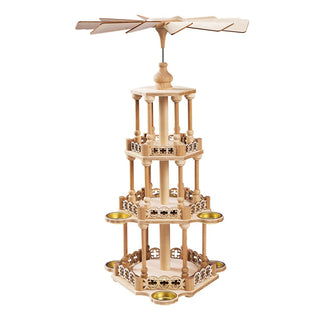 Mit diesem Selbstbausatz einer Weihnachtspyramide, kann man sich selbst eine Pyramide bauen bzw. gestalten. Aus Holz und naturbelassen können Sie mittels der Teelichtervorrichtungen die 50cm große Pyramide zum Drehen bringen. Hier sind keine Figuren dabei.